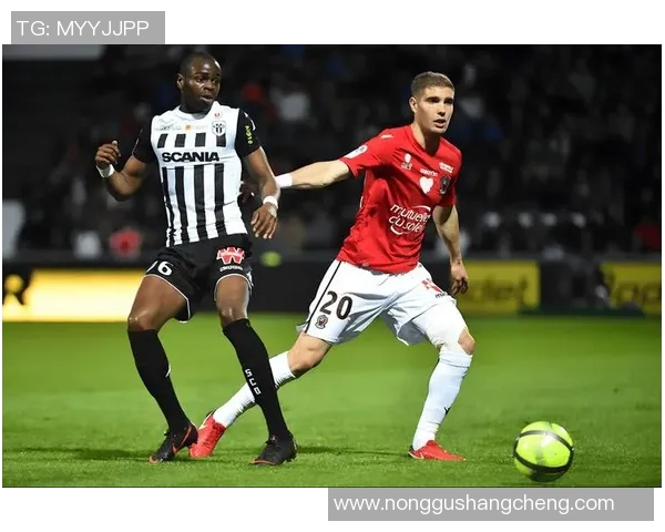 法甲精彩对决里昂主场迎战昂热全力争胜展现球队实力 法甲精彩对决里昂主场迎战昂热全力争胜展现球队实力