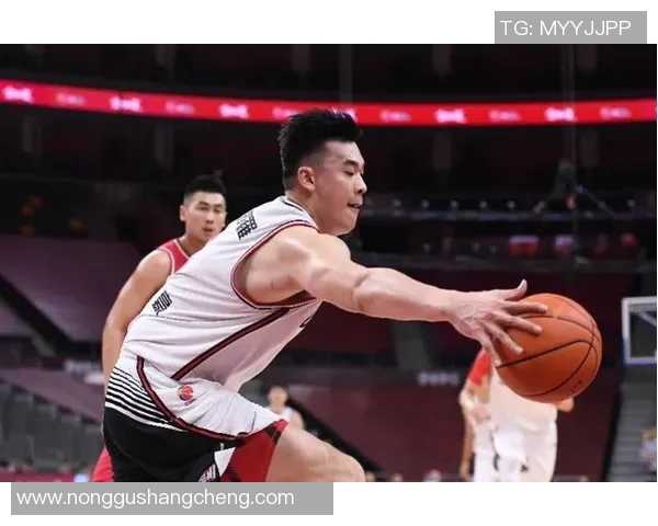 李慕豪：从篮球新星到职业生涯的辉煌历程与未来展望