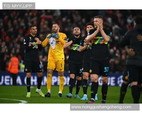 国米与米兰的激烈对抗背后隐藏的历史恩怨与球迷冲突解析